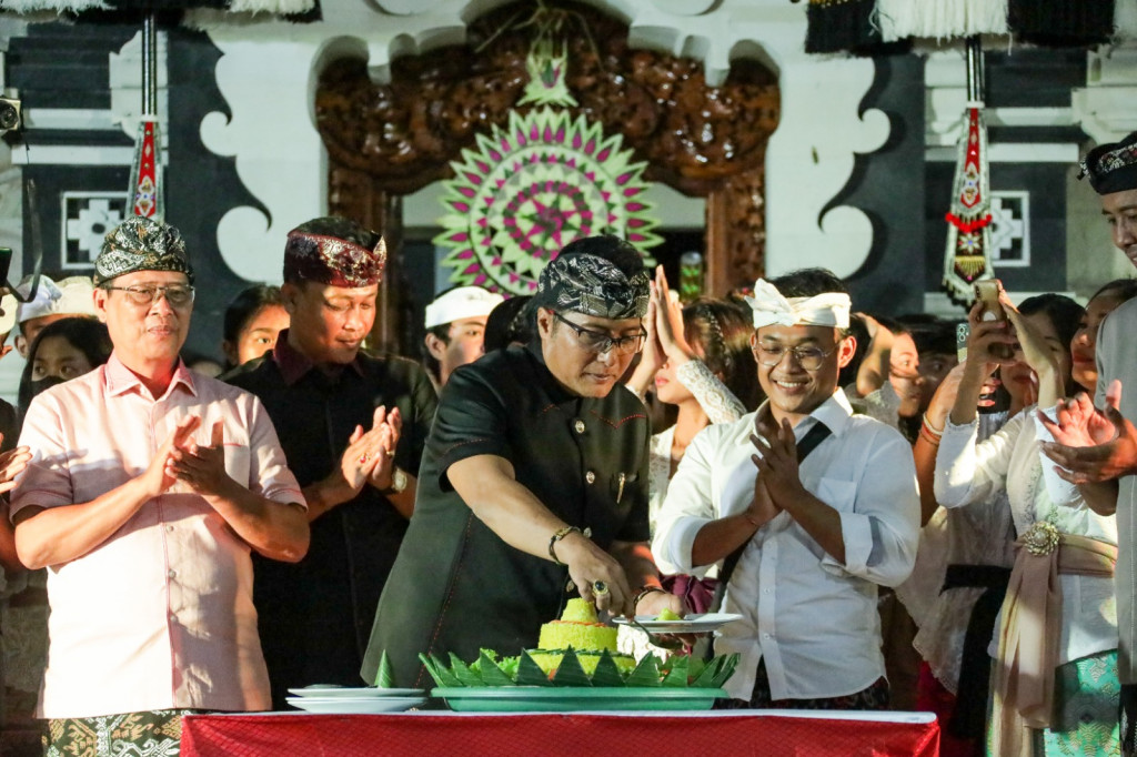 Bupati Giri Prasta Hadiri Ulang Tahun Sekaa Teruna Yowana Dharma Santhi Ke-25